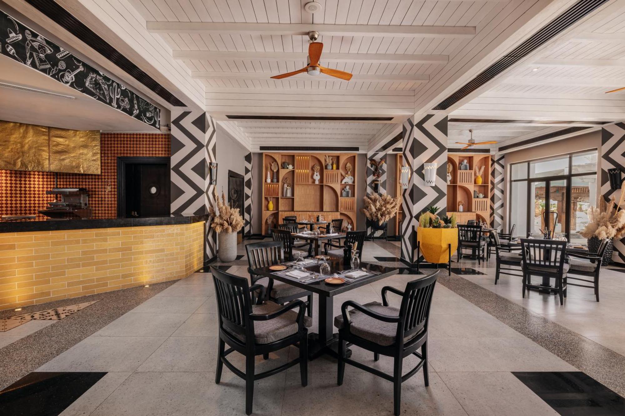 Jaz Sharm Dreams Hotel Exterior photo The restaurant at the hotel